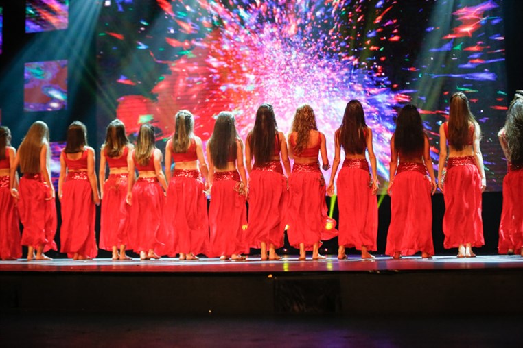 Tribe Dance Hold Your Dream 